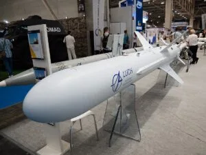 Ukrayna, 1.000 kilometre menzilli “Long Neptune” füzesini tanıttı