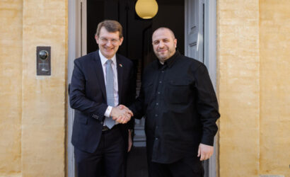 17599127861163052788