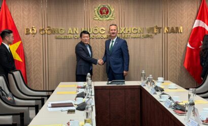 17604447731687379966