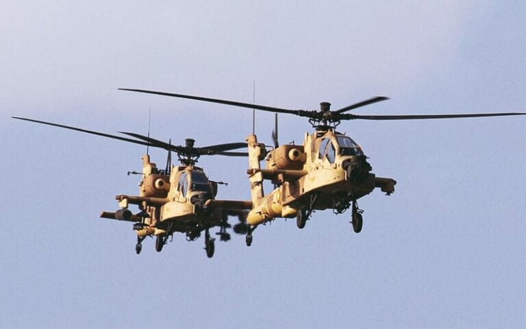 Hindistan, AH-64E Apache helikopterlerinin son partisini teslim aldı