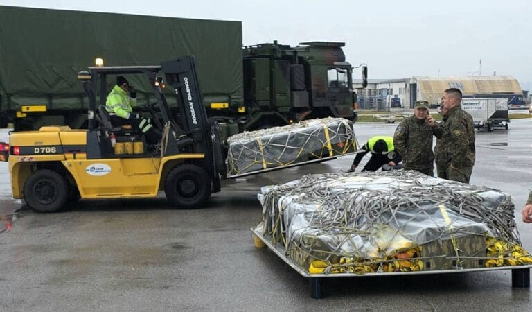 Kosova, Türkiye’den İkinci OMTAS Tanksavar Füze Sevkiyatını Teslim Aldı