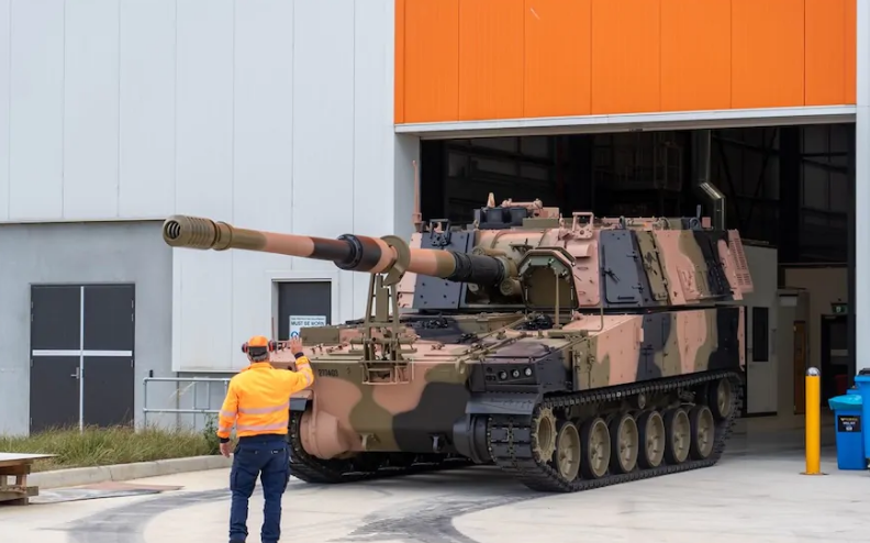 Hanwha, Avustralya Yapımı İlk AS9 Huntsman Obüslerini Geelong’dan Teslim Etti