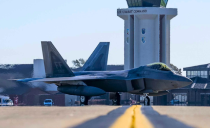 Açık kaynaklı görüntüler ve uçuş verileri, ABD'ye ait ikinci bir F-22 Raptor grubunun, İran'la artan gerilimler arasında Orta Doğu'ya giderken RAF Mildenhall üzerinden geçtiğini gösteriyor (Resim Kaynağı: ABD Hava Kuvvetleri).