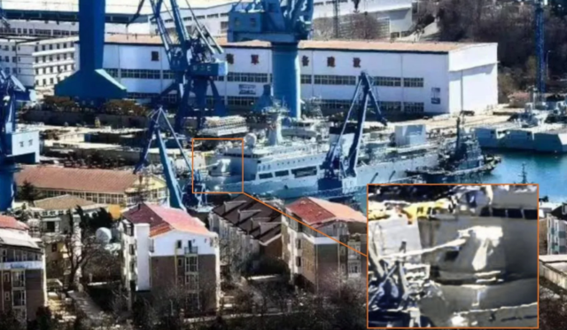 Çin Halk Kurtuluş Ordusu Donanması, Tayvan'da yaşanabilecek olası bir amfibi operasyonlarda destek sağlayabilecek 155 mm'lik bir deniz topunu test ediyor. (Resim kaynağı: X kanalı @PLA_MilitaryUpd )