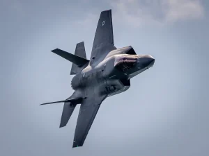 İNGİLTERE, 48’İNCİ F-35B UÇAĞINI TESLİM ALDI