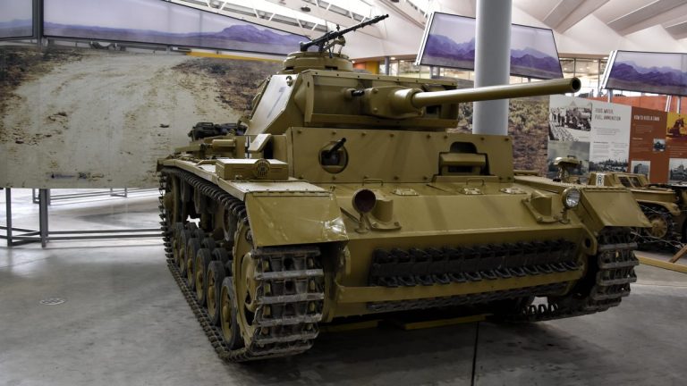 PANZER III: II. DÜNYA SAVAŞI’NIN “HIZ KESMEDEN İLERLEYEN OMURGASI”
