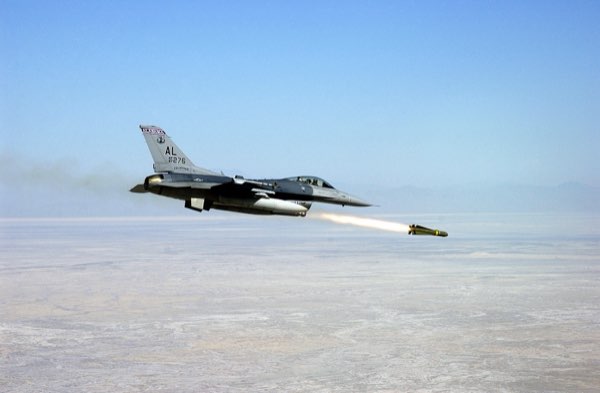 AGM-65 Maverick Nedir? ABD’nin Klasik Hava-Yer Füzesi