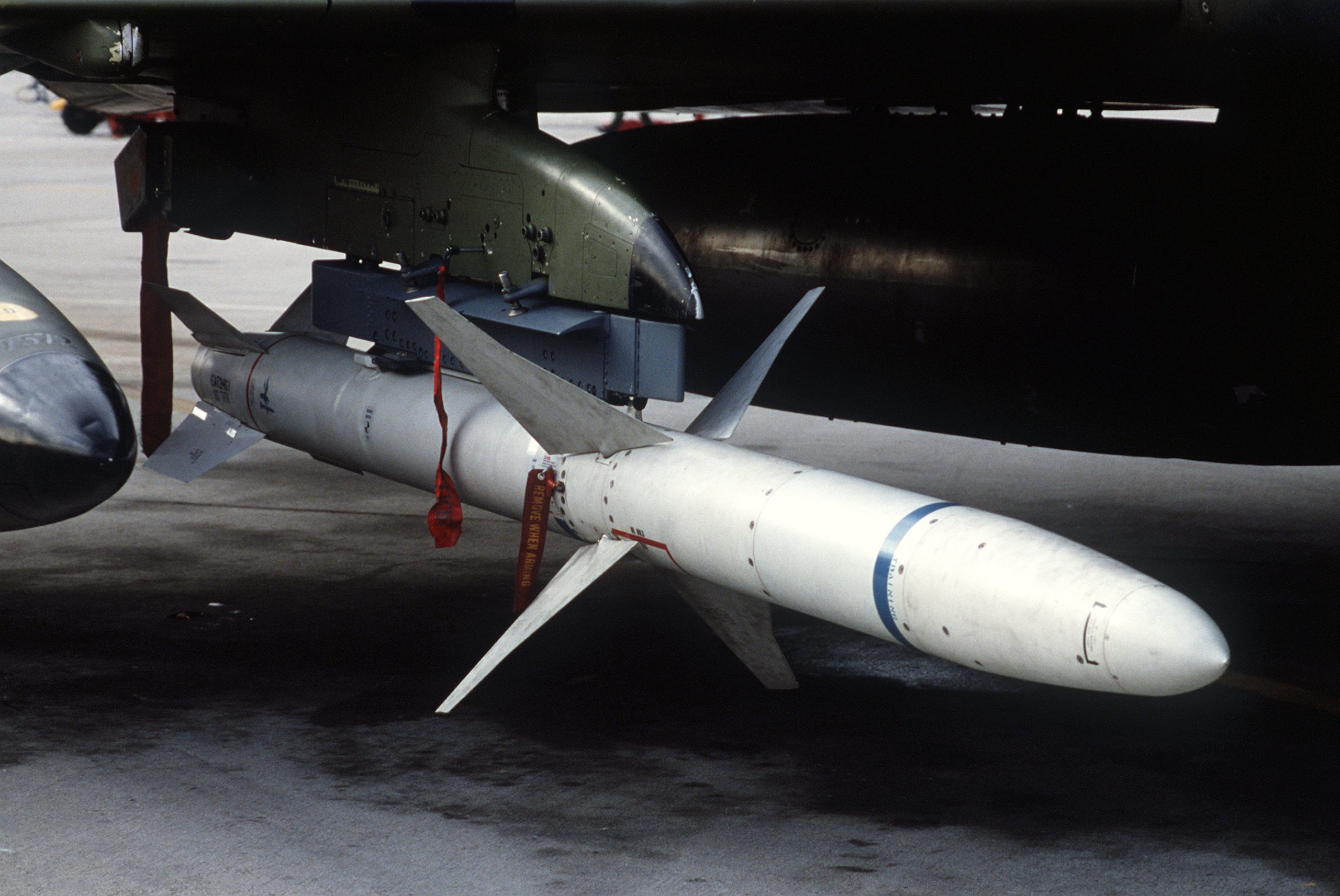 AGM-88 HARM Nedir? Düşman Radarını Avlayan ABD Anti-Radyasyon Füzesi