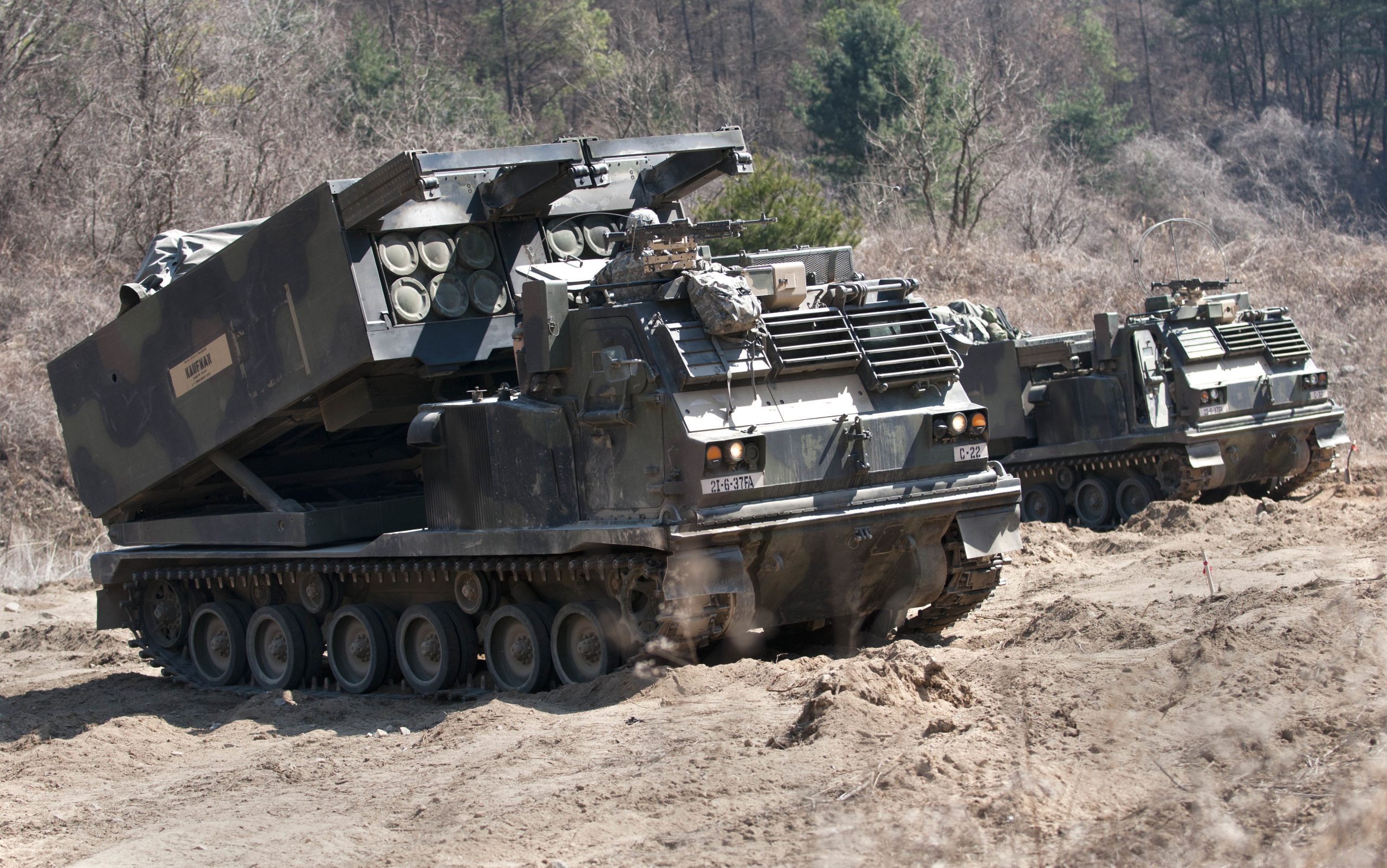M270 MLRS Nedir? NATO’nun Bayrak Paletli Çoklu Roket Atar Sistemi