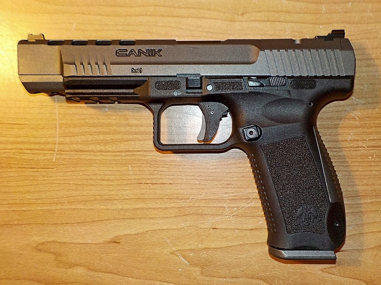Dünyanın En İyi 10 Tabancası: Canik Zirvede — Glock, SIG Sauer, Beretta Karşılaştırması