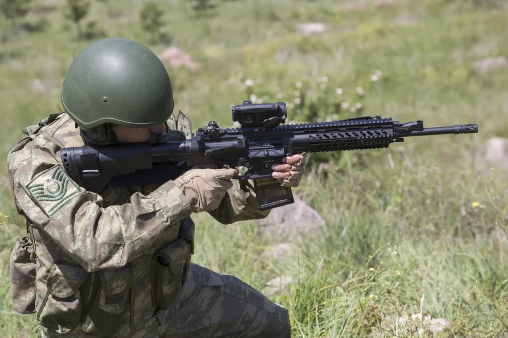 Dünyanın En İyi 10 Hücum Tüfeği: MPT-76 Zirvede — HK416, M4, AK-12 Karşılaştırması