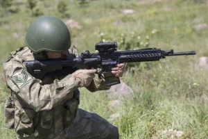 Dünyanın En İyi 10 Hücum Tüfeği: MPT-76 Zirvede — HK416, M4, AK-12 Karşılaştırması