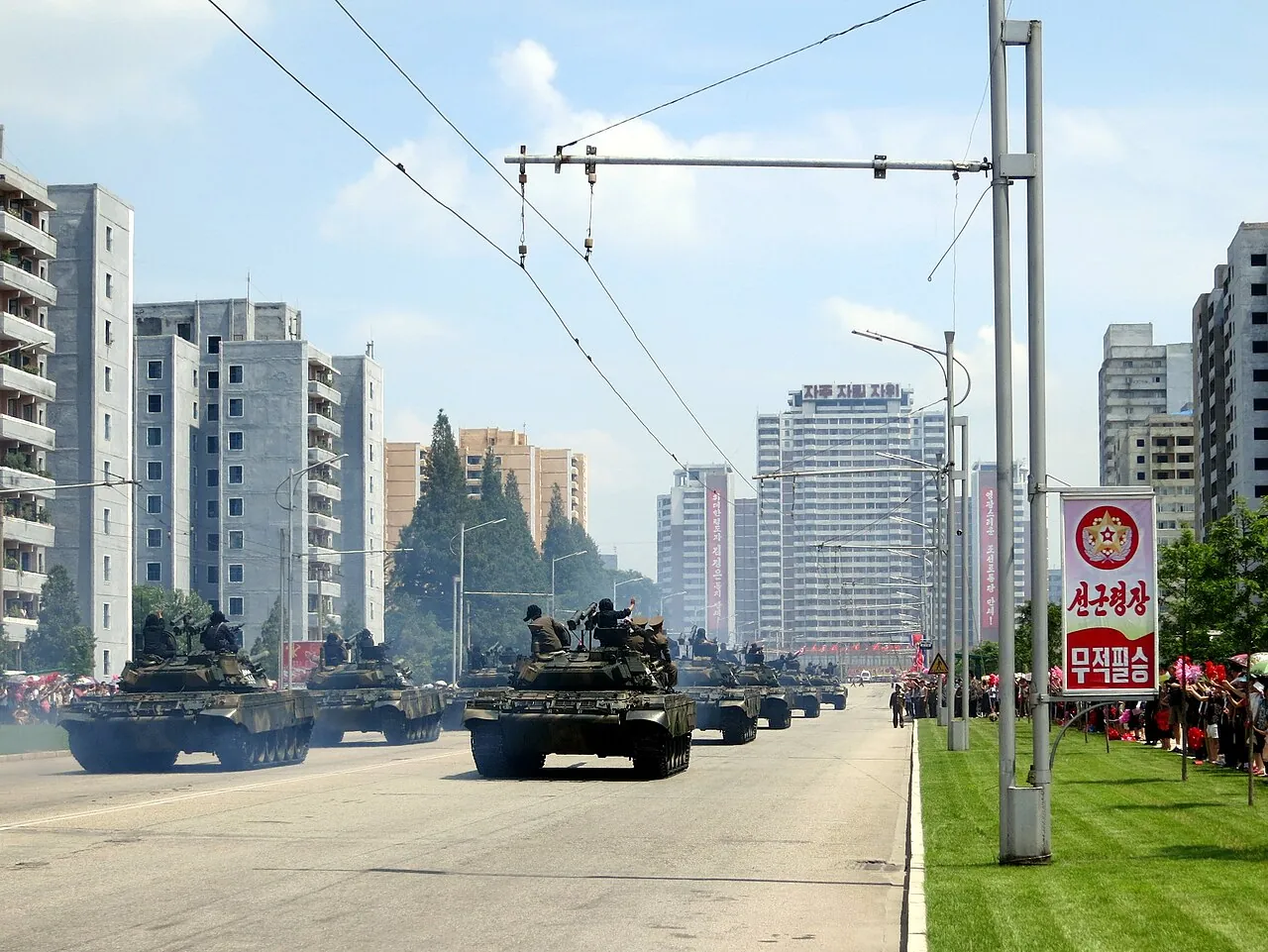 Asya'da En Çok Tanka Sahip 10 Ülke (2026): Çin Zirvede — Kuzey Kore, Hindistan, Pakistan 20 Kuzey Kore ordusu tank geçidi (Pokpung-ho/Chŏnma)
