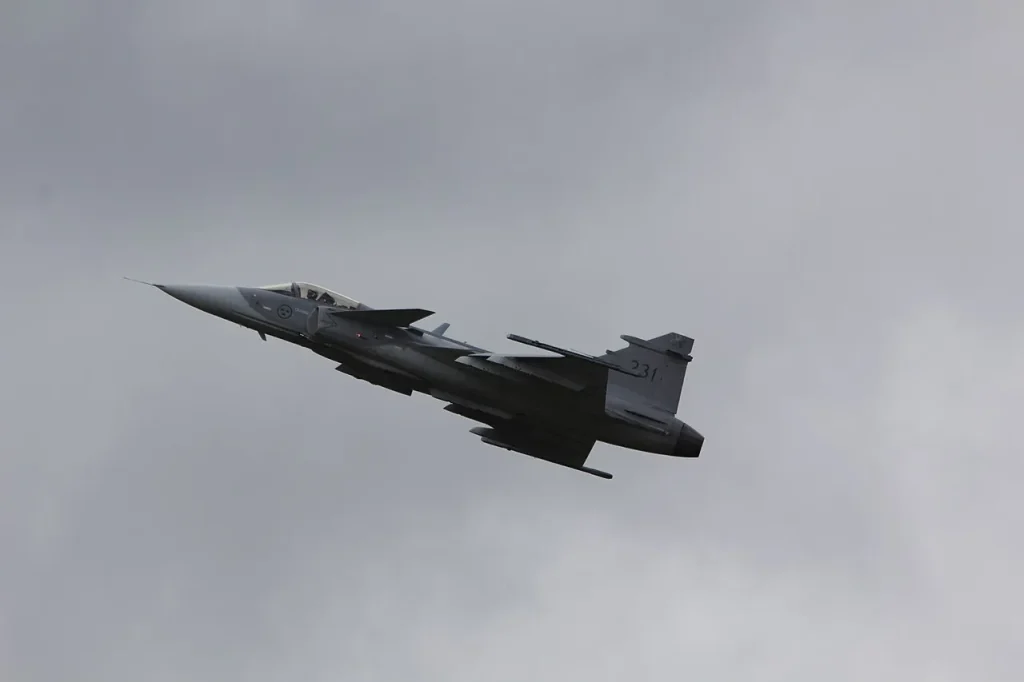 مقاتلة JAS 39 Gripen E/F السويدية: التحليل الفني والقدرات التشغيلية وأهميتها لدول الخليج