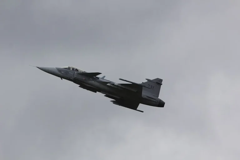 مقاتلة JAS 39 Gripen E/F السويدية: التحليل الفني والقدرات التشغيلية وأهميتها لدول الخليج