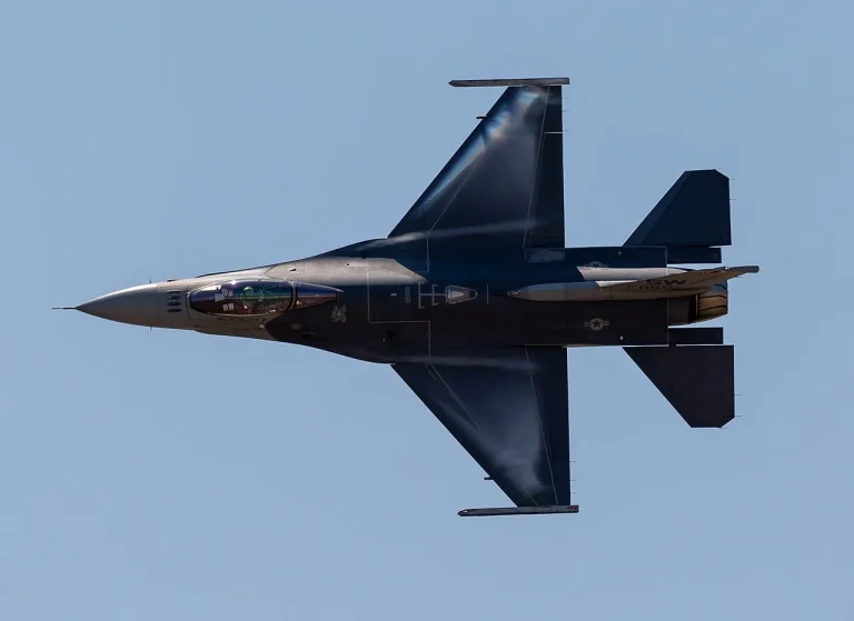 F-16 ile F-35 Nasıl Ayırt Edilir? Nesiller Arası Savaş Uçağı Farkı
