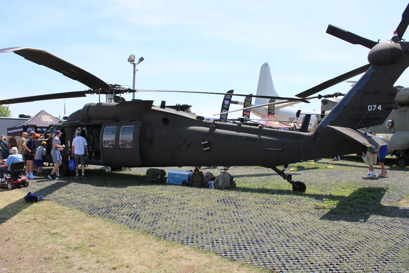 The 7 Best Helicopters for Mountain and High-Altitude Operations in 2026 7 Sikorsky UH-60M Black Hawk — CC BY-SA 4.0