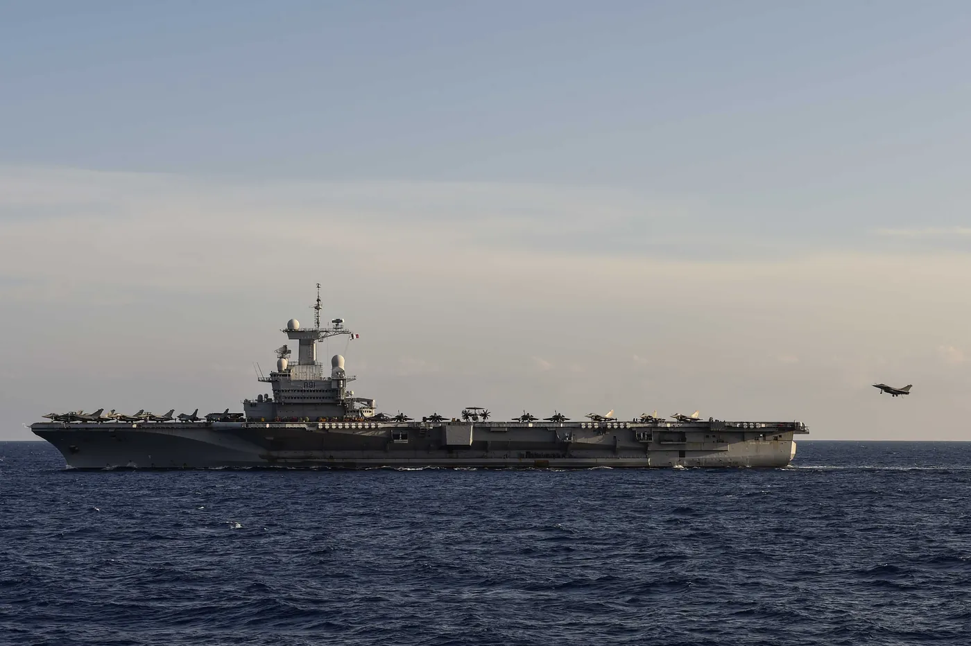 Charles de Gaulle (R91) — Public domain