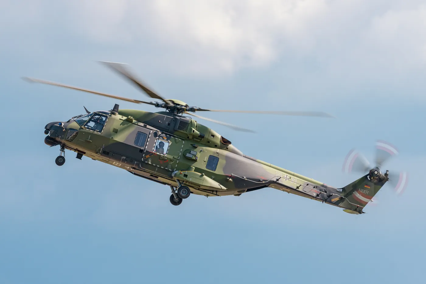 أفضل 7 مروحيات للبيئات الاستوائية والرطبة لعام 2026: ترتيب شامل بمنظور خليجي 9 NHIndustries NH90 TTH — CC BY 4.0