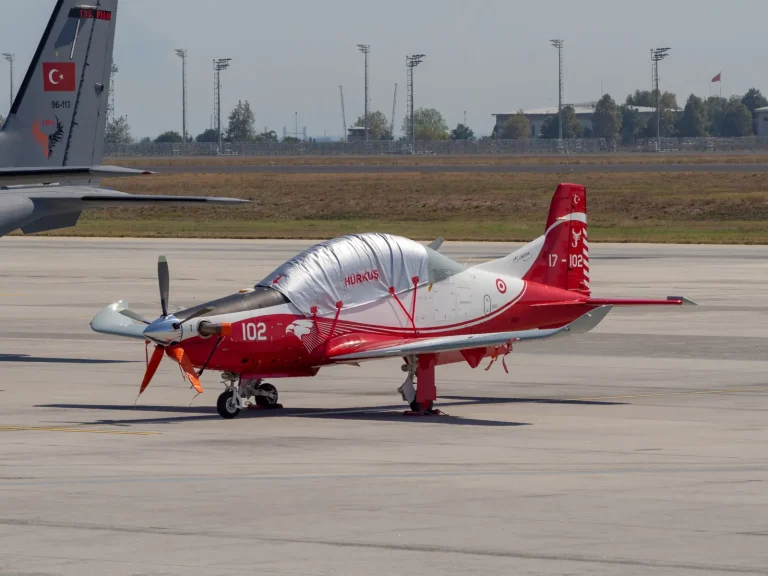 HÜRKUŞ vs PC-21: Turboprop Eğitim Uçağı Karşılaştırması