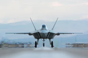 KAAN vs F-35: Hangisi Daha Üstün? 5. Nesil Savaş Uçağı Karşılaştırması