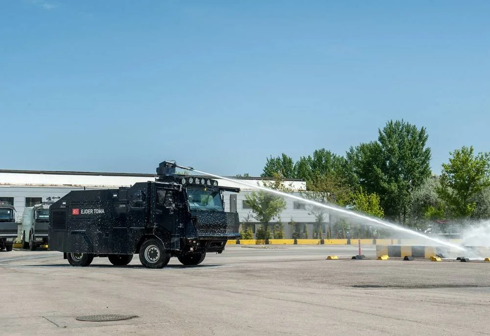 Nurol Makina Ejder TOMA 4x4 su topu sistemi 60 metre menzil