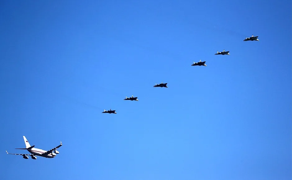 Rusya’nın Gizli Avcısı Su-57 Rol Değiştiriyor: ‘İlk Gece Vurucusu’ndan Drone Avcısı Önleyiciye