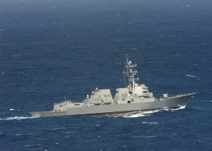 ABD Destroyeri İran’ı Tomahawk’larla Vurdu, Tahran Hürmüz Boğazı’nı ‘Tüm Gemilere Kapalı’ İlan Etti