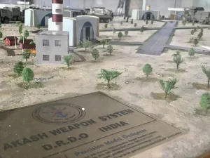 ما هو نظام أكاش للدفاع الجوي؟ ولماذا يُعدّ صاروخاً هندياً من صنع BEL يستحق الاهتمام؟
