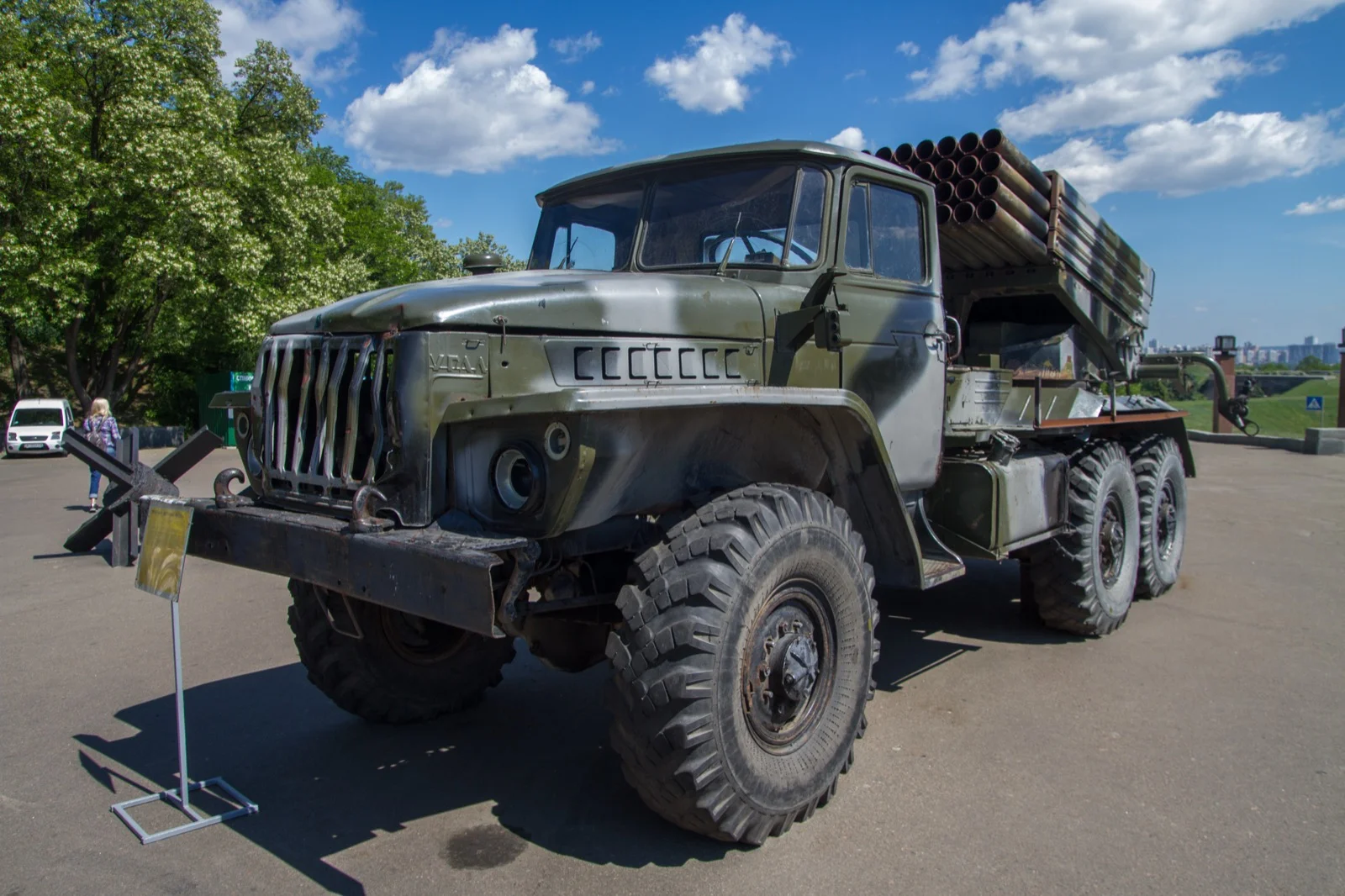 BM-21 Grad çok namlulu roketatar