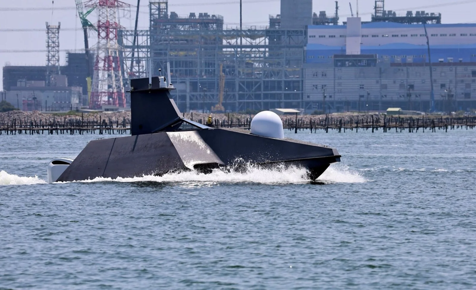 Endeavor Manta insansız deniz aracı yüksek hızda seyir halinde