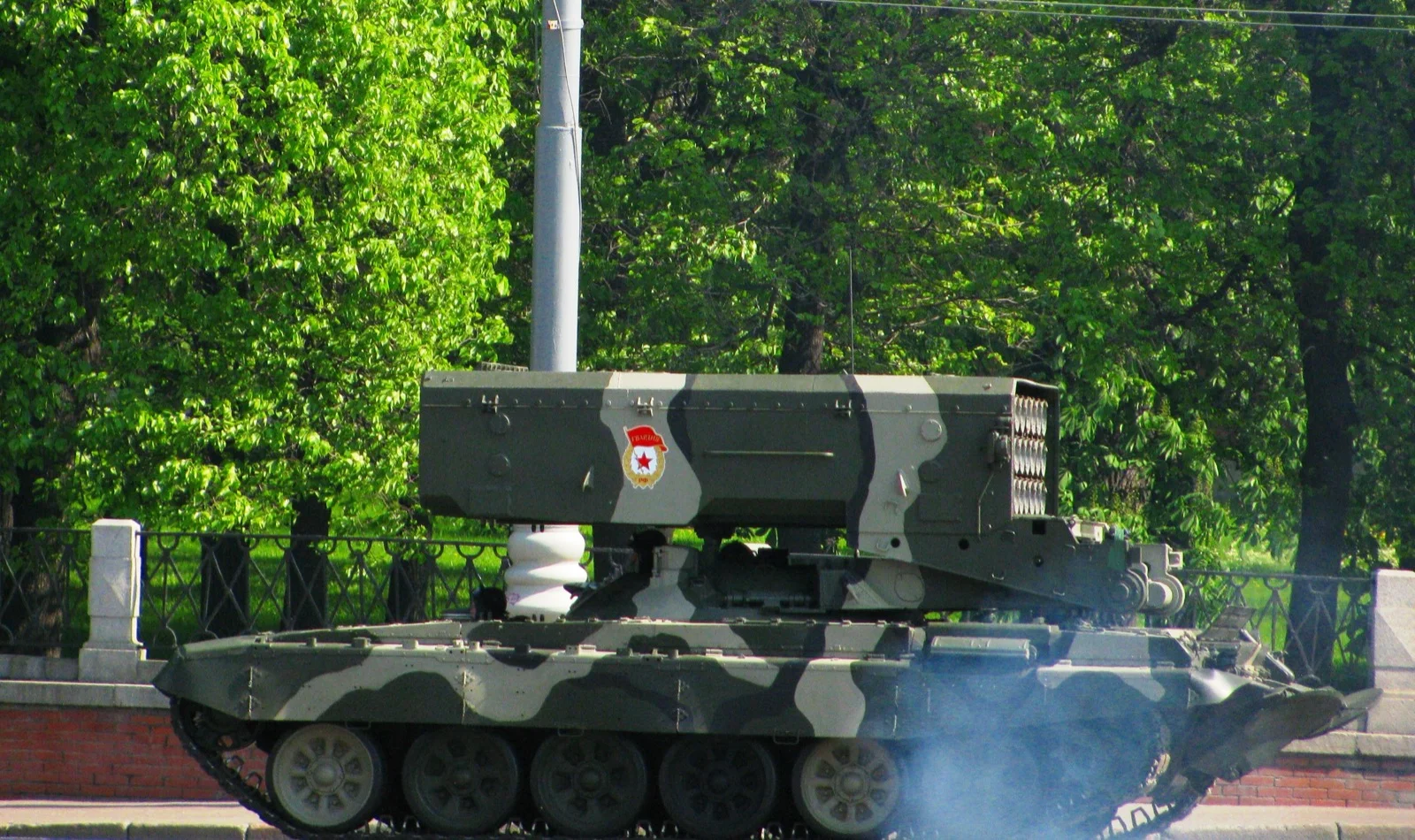 TOS-1A termobarik roketatar