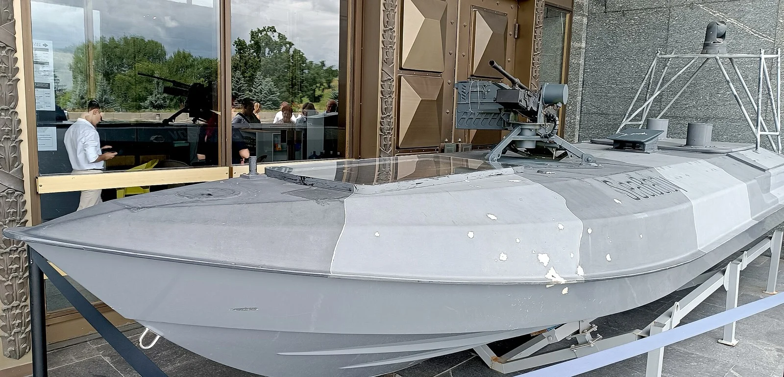 Sea Baby Ukrayna insansız deniz aracı sergileniyor