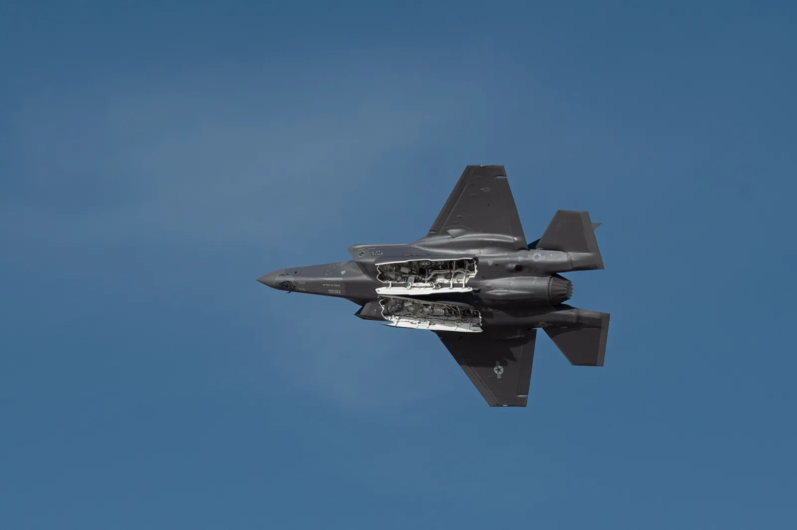 Истребитель F-35A Lightning II на авиашоу в Дубае