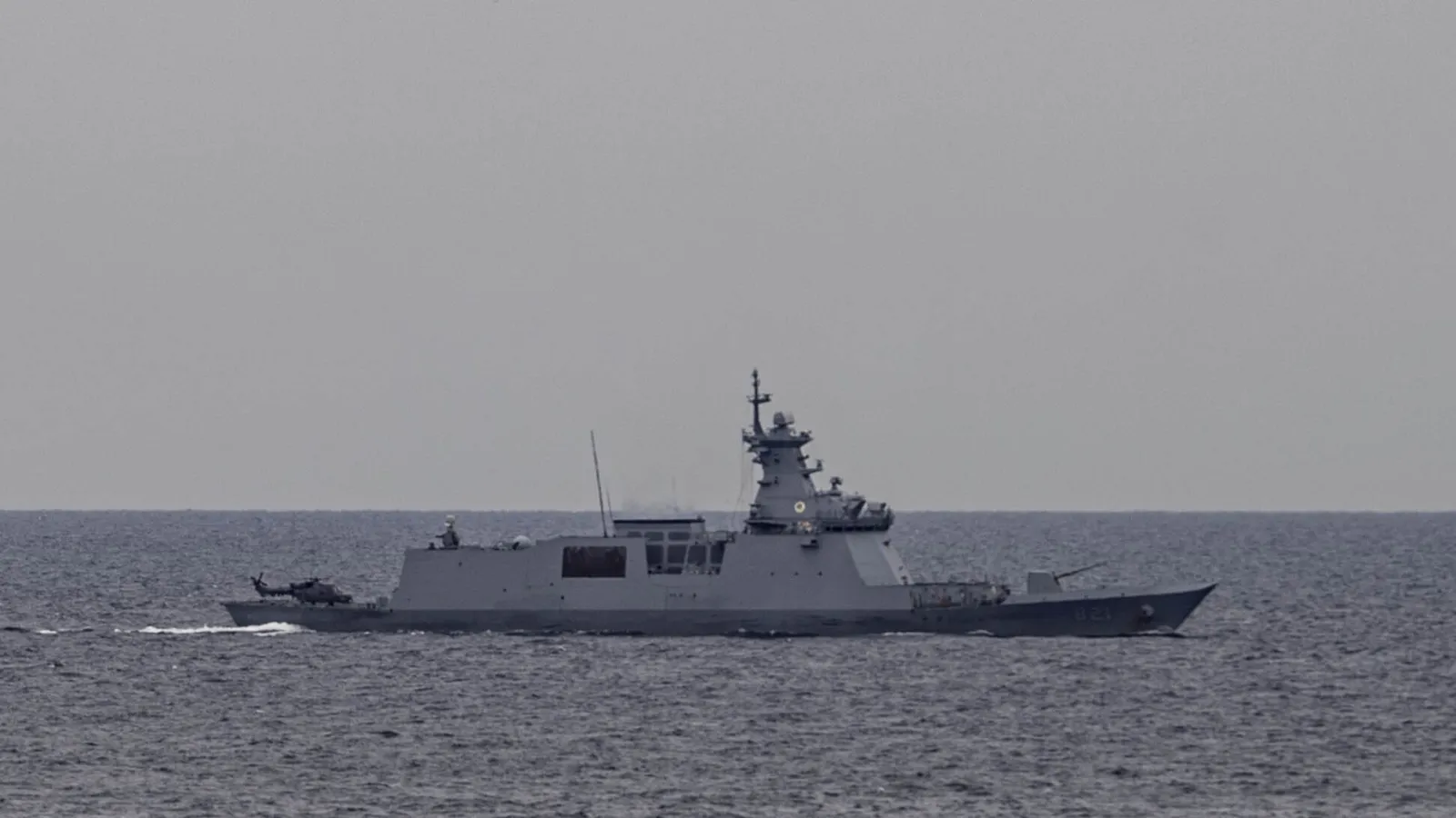 Южнокорейский фрегат ROKS Seoul (FFG-821) в Жёлтом море
