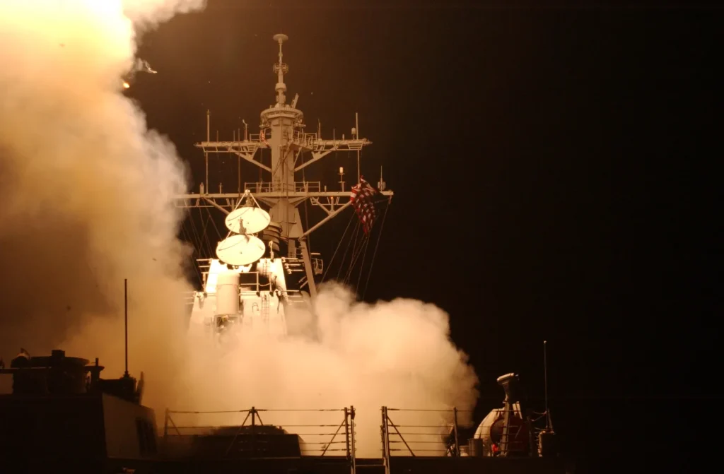 Пуск крылатой ракеты Tomahawk с эсминца USS Donald Cook