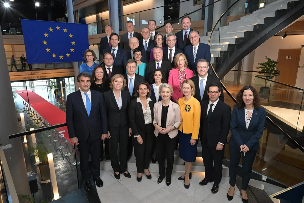 La UE y Ucrania firman un acuerdo sobre drones mientras la Comisión desembolsa otros 1.000 millones de euros