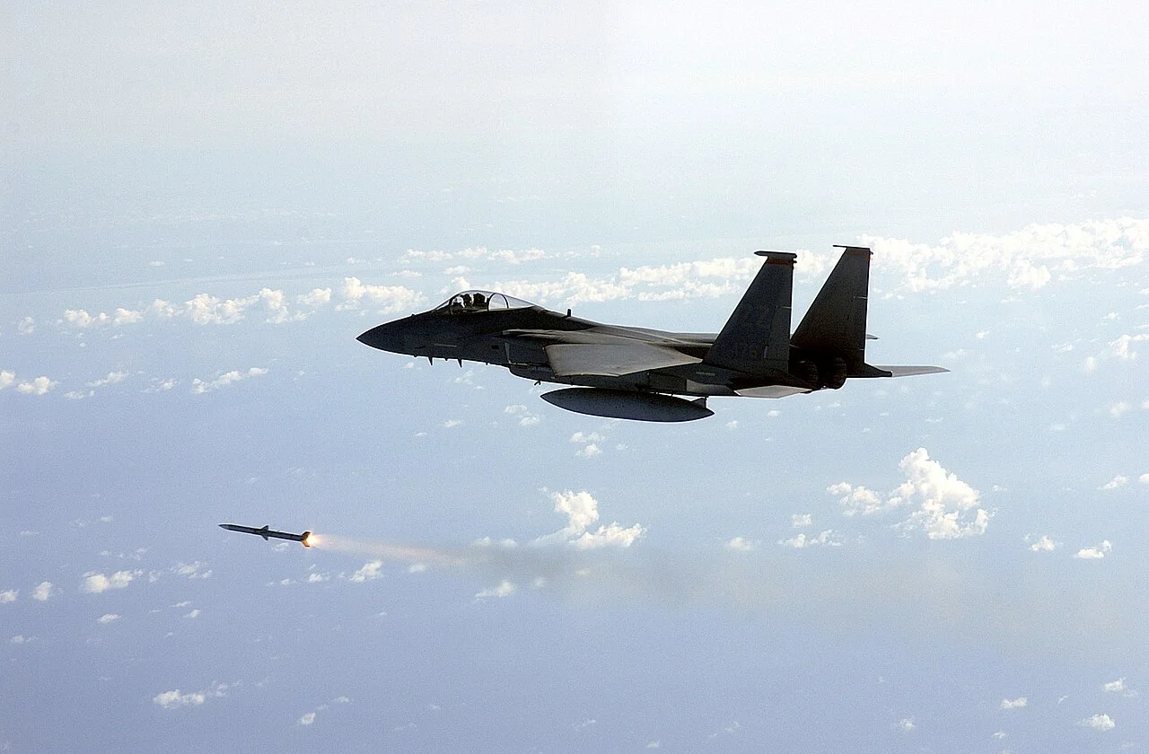 The World's Fastest Fighter Jets (2026): Only One Passes Mach 2.8 6 US Air Force F-15C Eagle launching an AIM-120C missile