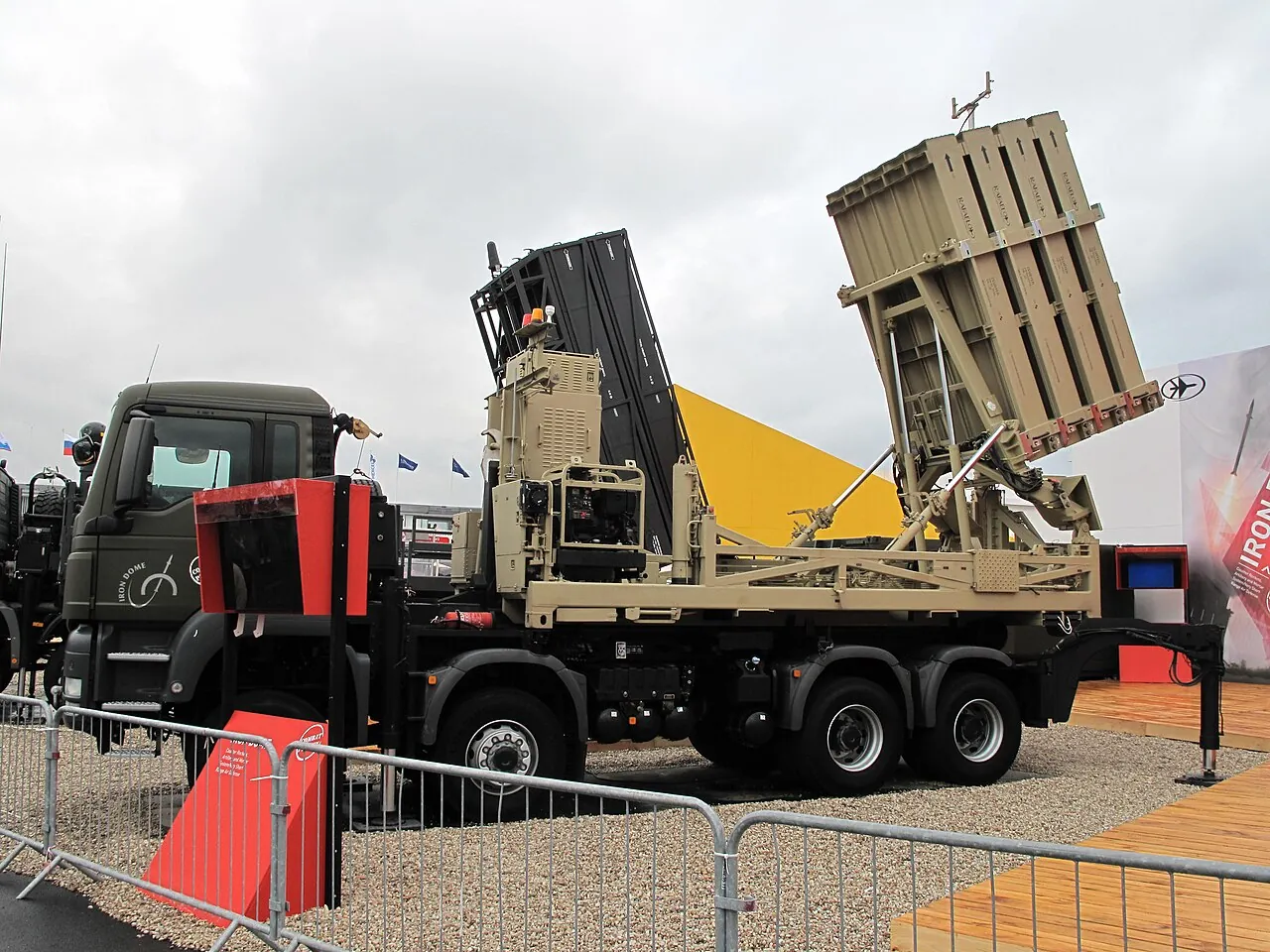 Iron Dome bataryası. Sistem, gelen roketlerin yalnızca yerleşim alanlarını tehdit edenlerini önlüyor. Temsili görsel. (Foto: Wikimedia Commons, CC BY-SA 3.0)