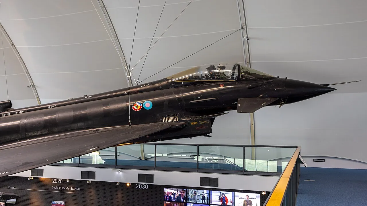 İngiliz Kraliyet Hava Kuvvetleri'ne ait bir Eurofighter Typhoon. Karadeniz misyonuna Romen ve Yunan F-16'larıyla birlikte katıldı. Temsili görsel. (Foto: Wikimedia Commons, CC BY-SA 4.0)