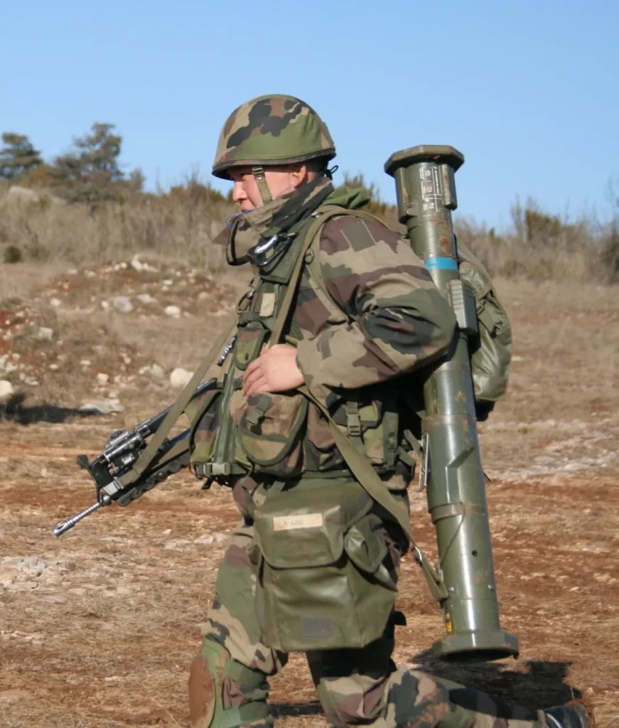 سلاح AT4 المضاد للدروع: مليون وحدة في 15+ جيشاً — الاستخدام في الأماكن المغلقة والتحليل التقني 1 سلاح AT4 المضاد للدروع: مليون وحدة في 15+ جيشاً — الاستخدام في الأماكن المغلقة والتحليل التقني