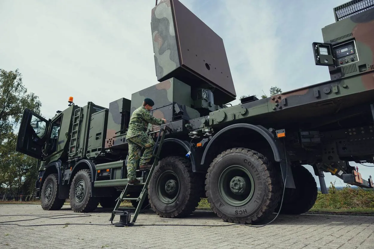 Румыния подписала с Францией пакет на 1 млрд евро: 12 вертолётов H225M и 12 РЛС GM200 3 Румыния подписала с Францией пакет на 1 млрд евро: 12 вертолётов H225M и 12 РЛС GM200 hh0723 thales gm200 scania