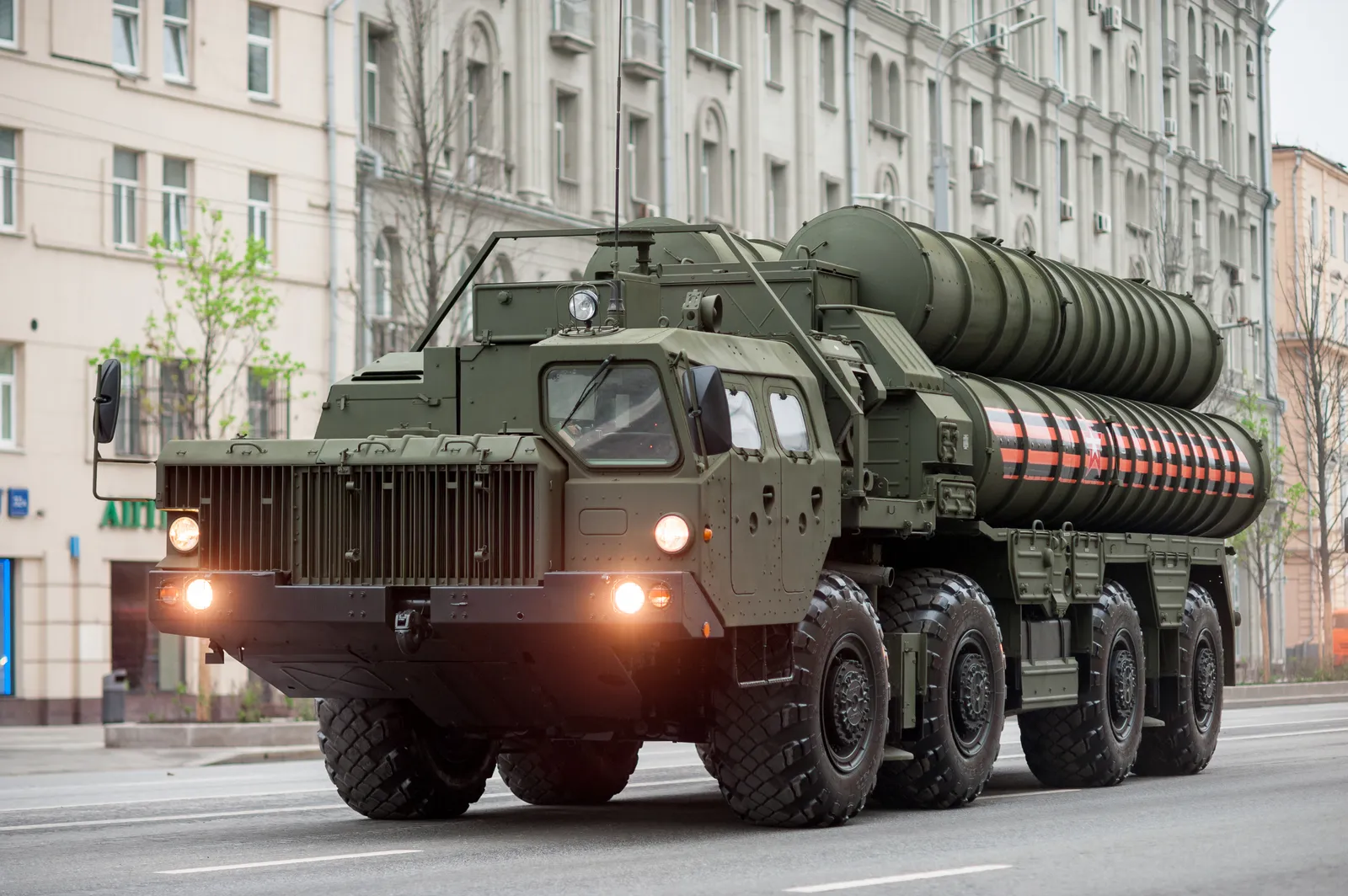 Пусковая установка зенитного ракетного комплекса С-400 Триумф