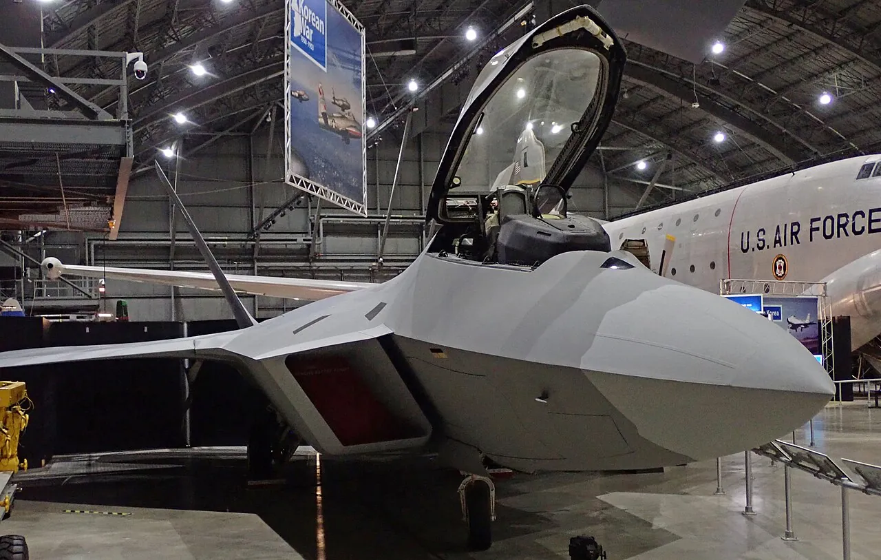 Caza F-22 Raptor, pionero en el uso operativo de radar AESA