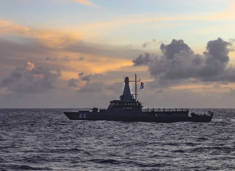 Singapur, İkinci Victory-Sınıfı Çok Maksatlı Savaş Gemisi RSS Valour’u Denize İndirdi