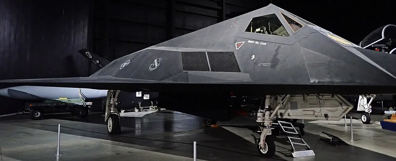 Tecnologia furtiva (Stealth) y Seccion Radar (RCS): que son y como se diseña un caza invisible al radar 5 F-117 Nighthawk, el primer caza furtivo operativo de la historia