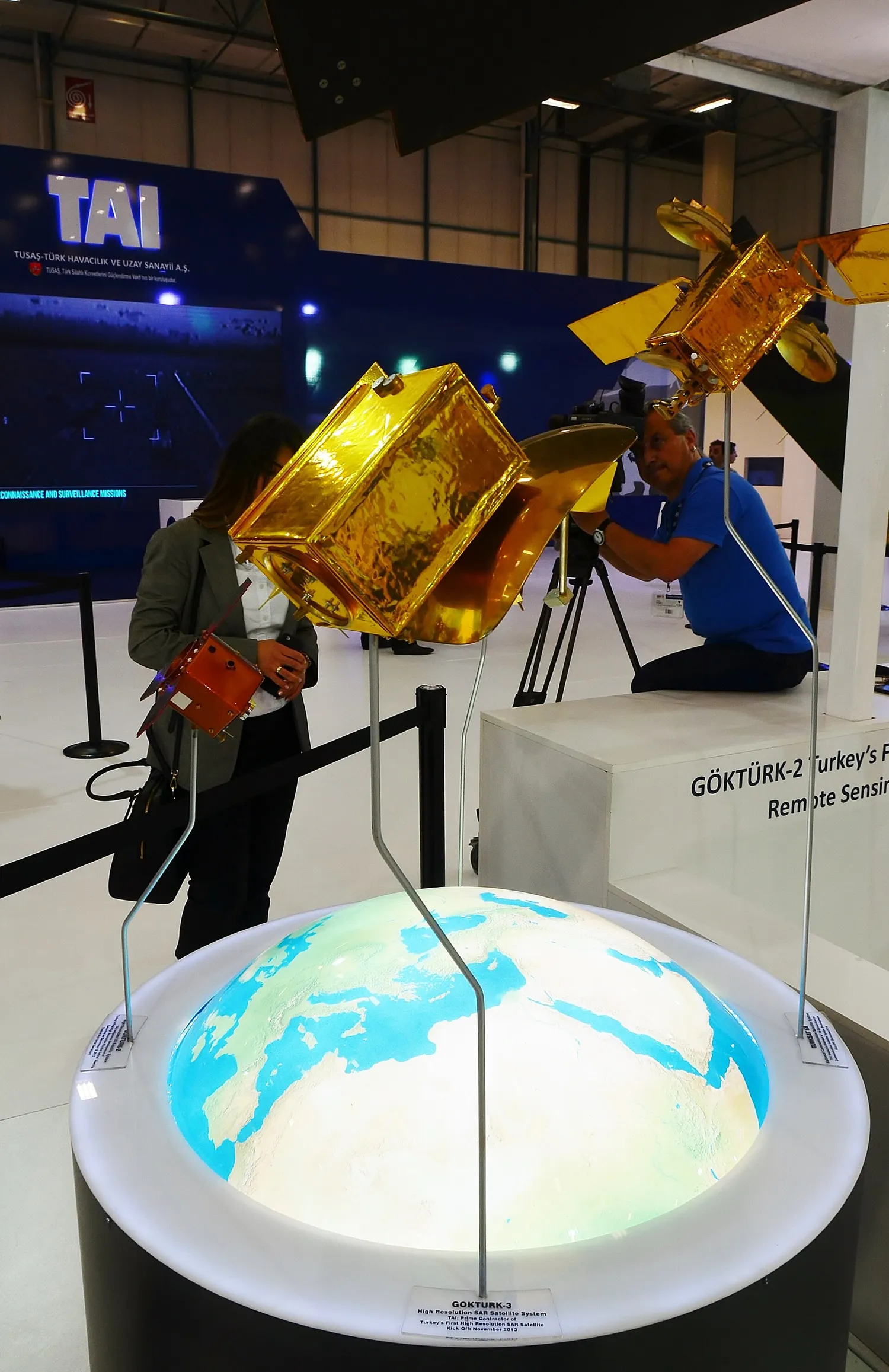Stand de TUSAŞ (Turkish Aerospace) en la feria de defensa IDEF de Estambul.