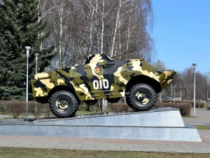 Ucrania presenta el BRDM-2M no tripulado por control remoto, listo para protección activa antidron