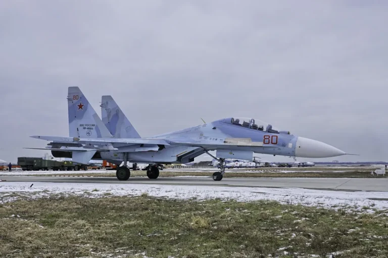 Vietnam Ordusunun Askeri Gücü: Kaç Tank, Savaş Uçağı ve Denizaltı Var? (2026)