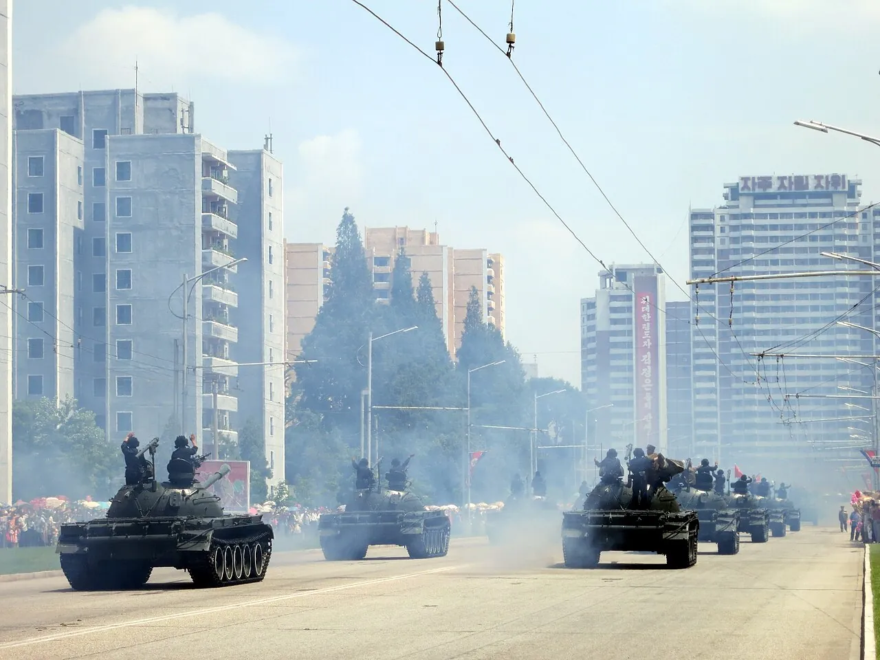 Kuzey Kore ordusu tank geçidi